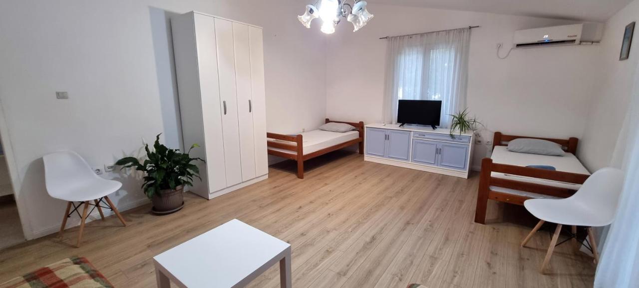 Apartment Folic Sutomore Exterior photo